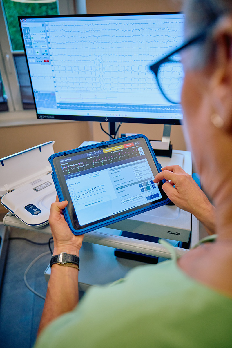 Contrôles de stimulateurs / défibrillateurs cardiaques Contrôles de stimulateurs / défibrillateurs cardiaques