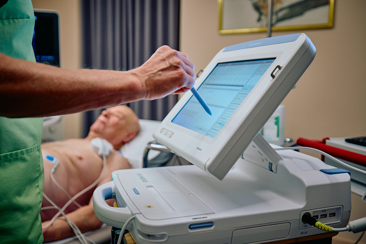 Contrôles de stimulateurs / défibrillateurs cardiaques Contrôles de stimulateurs / défibrillateurs cardiaques