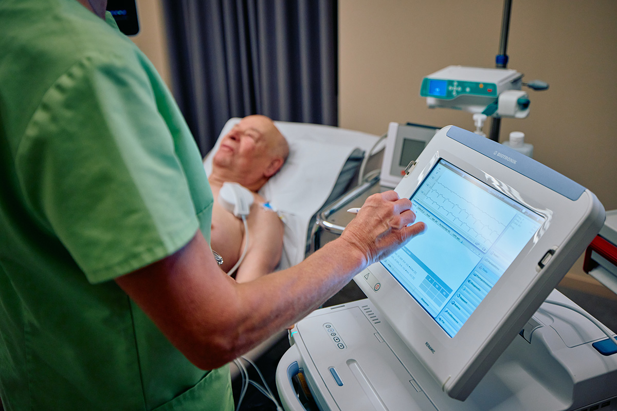 Contrôles de stimulateurs / défibrillateurs cardiaques Contrôles de stimulateurs / défibrillateurs cardiaques